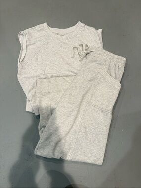Light Gray Women's Sleeveless Sweatshirt - Unbranded